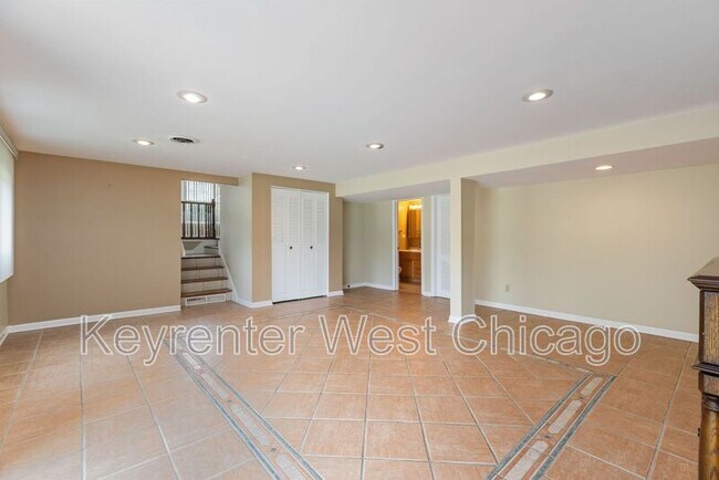 Building Photo - 1003 S Finley Rd