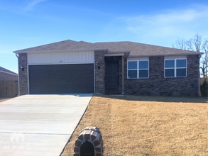 Building Photo - 949 Pinehurst Loop