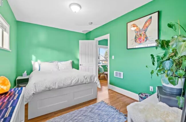 Building Photo - Bright & Comfortable 2-Bedroom, 1-Bathroom Main Floor Home | E 10th St, Port Angeles, WA | $2,200...