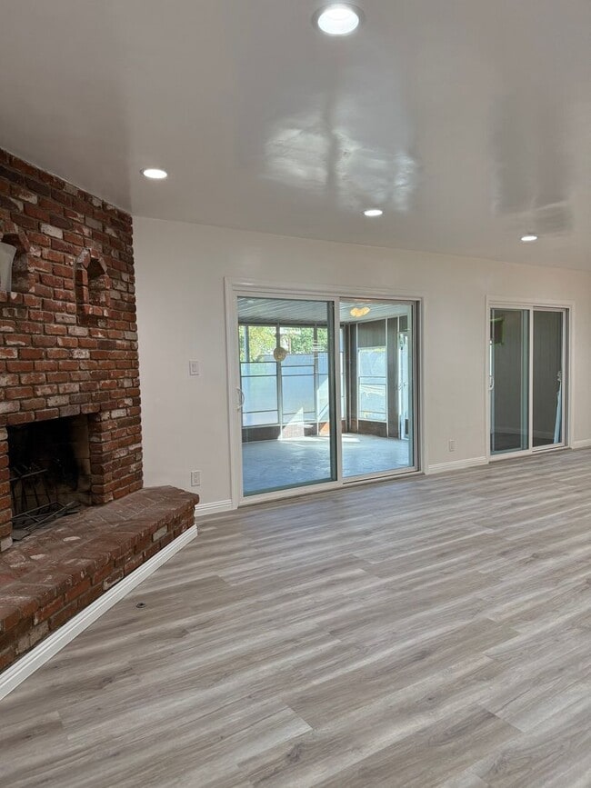 Building Photo - This Beautiful Home is Available NOW for Lease! 3BR/2BA Located in North Hollywood
