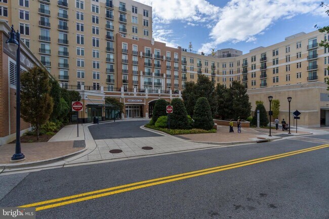 Building Photo - 155 Potomac Passage