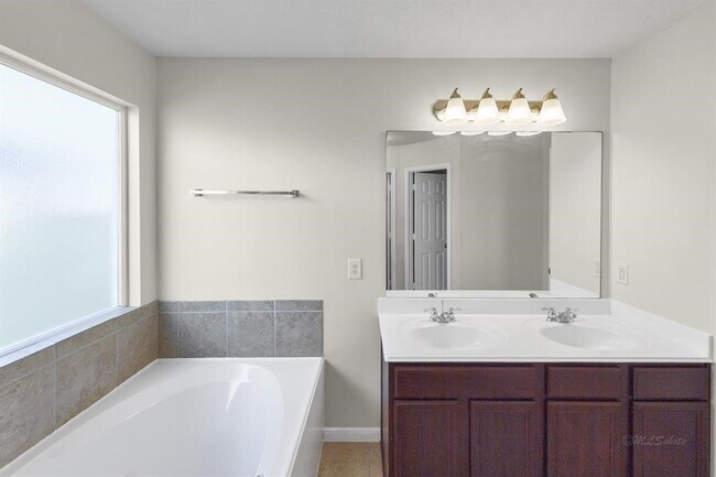 Building Photo - 19454 Plantation Cove Ln