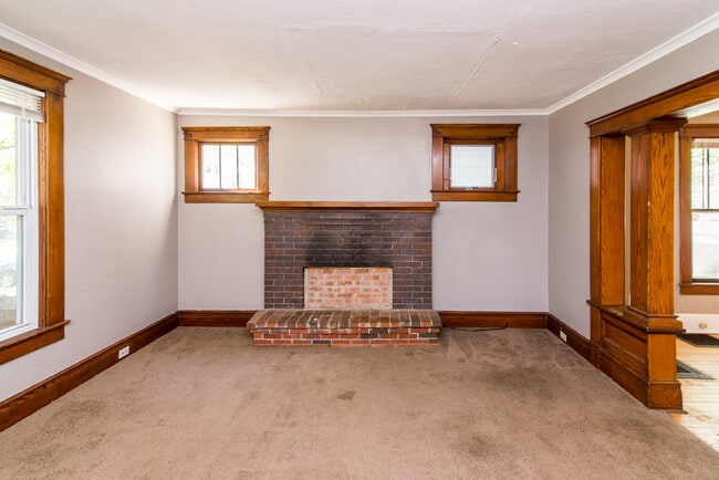 Building Photo - 812 Sybil St