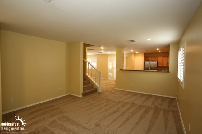 Building Photo - Gorgeous 4Bdm 2.5Ba Two Story Home in Desi...
