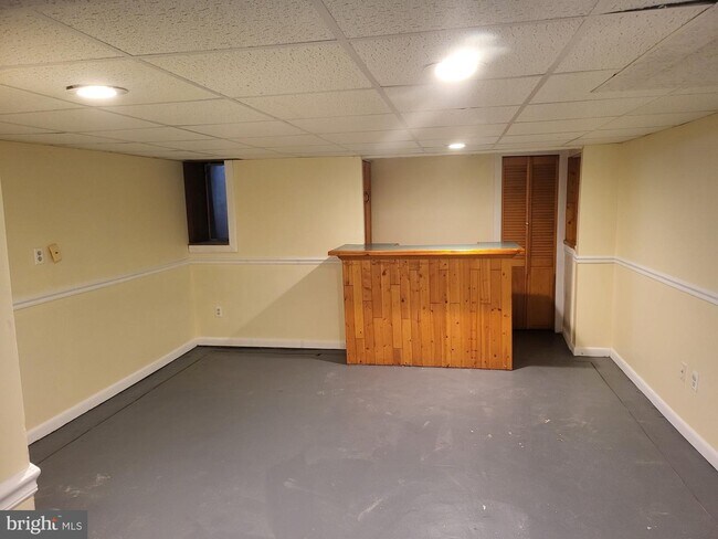 Building Photo - 6481 Morris Park Rd
