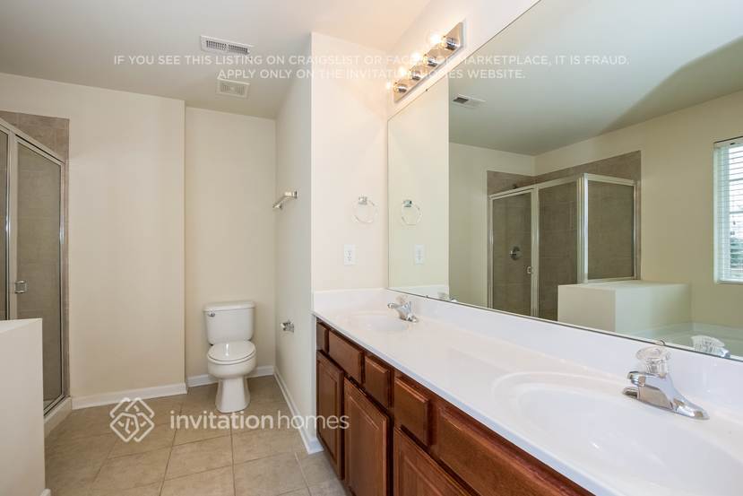 Building Photo - 1004 Oakstone Dr