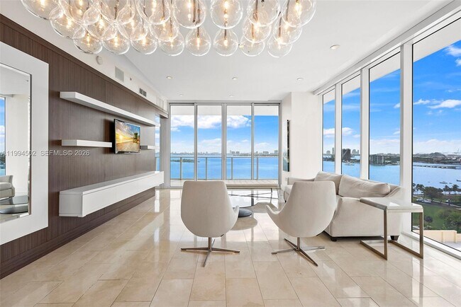 Building Photo - 2020 N Bayshore Dr