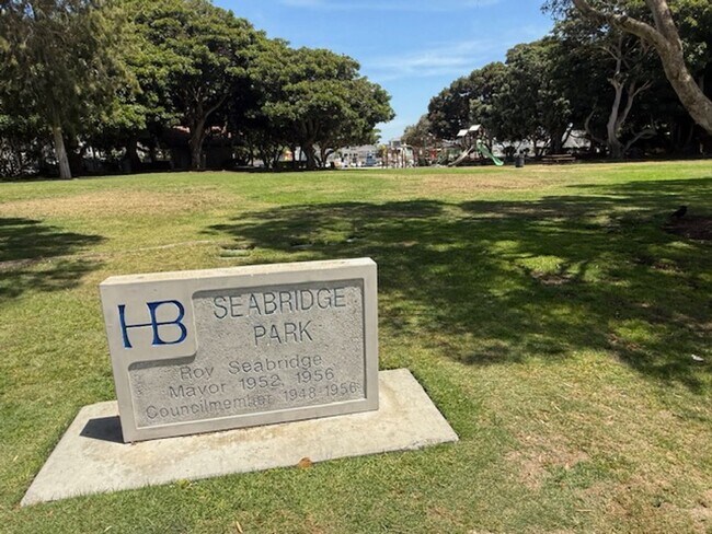 Building Photo - Unique Condo in Huntington Harbor