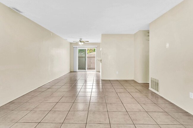 Building Photo - Nice two bedroom/one bath townhome in UTC....