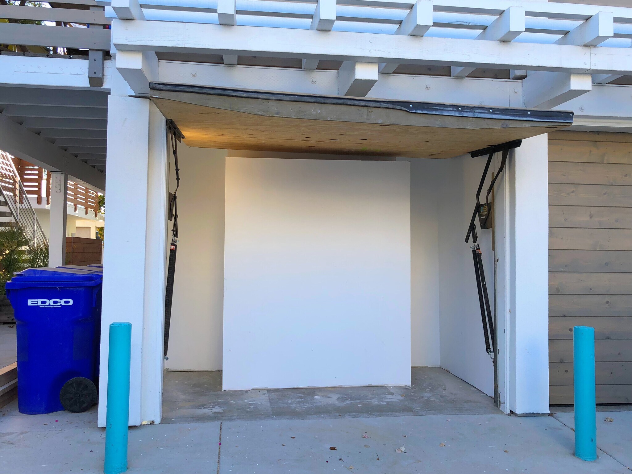 Storage for bikes or surf boards - 2225 Manchester Avenue