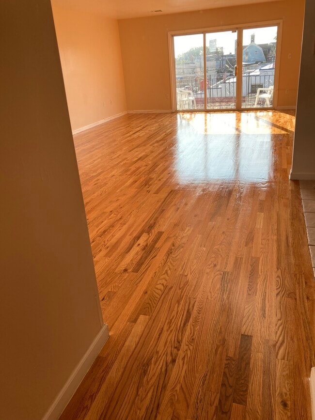 Building Photo - 181 Ridge St