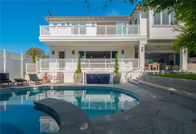 Building Photo - 3403 Laurel Ave