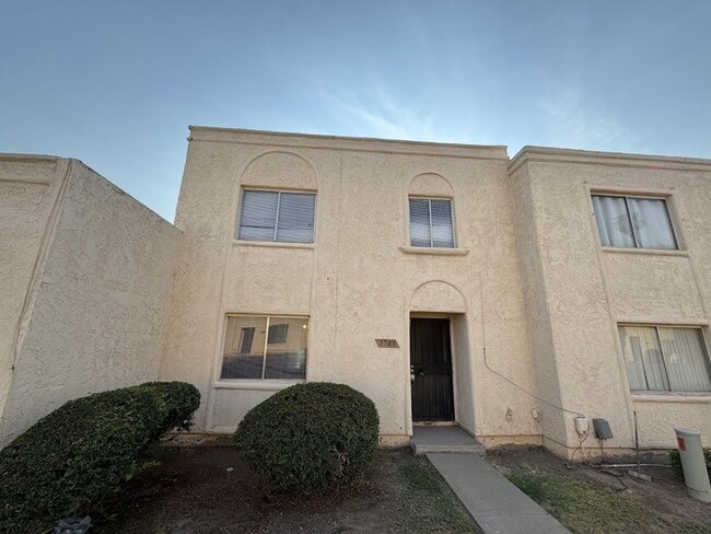 Primary Photo - 5703 N 43rd Ln