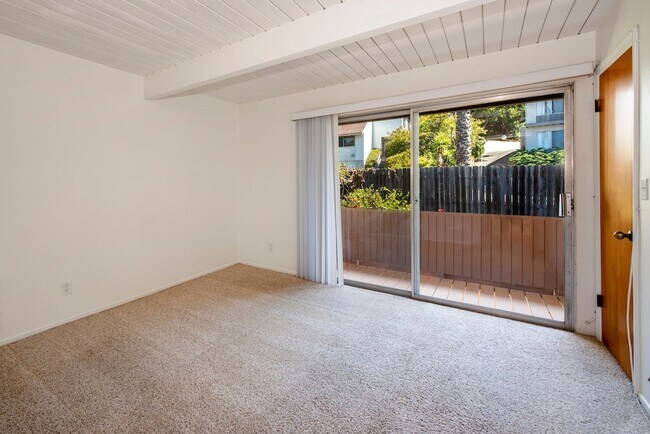 Building Photo - 2 BED/1.5 BATH ON THE MESA!!!