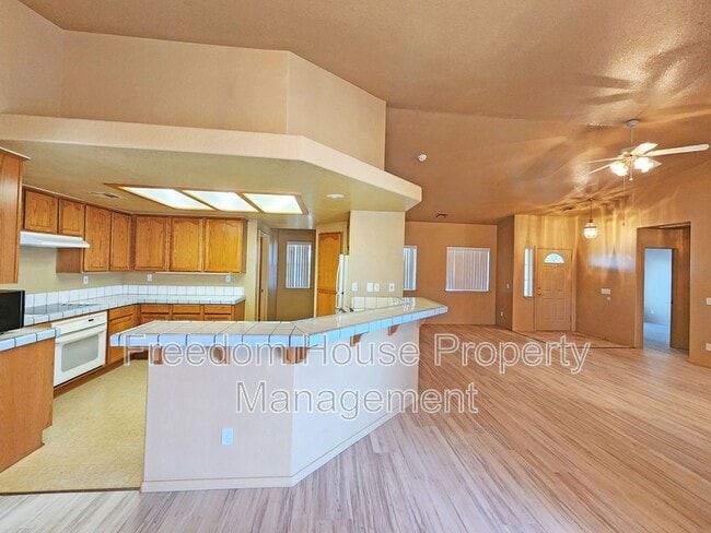 Building Photo - 3280 E Winery Rd