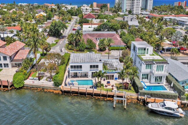 Building Photo - 1717 N Riverside Dr