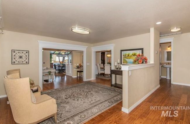 Building Photo - Gorgeous Updated Home in the Heart of Eagl...