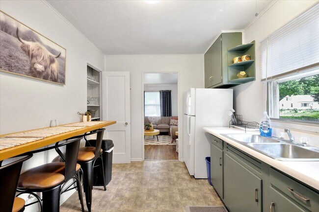 Building Photo - 303 Hessel Blvd