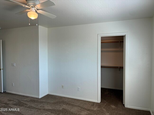 Building Photo - 25177 W Park Ave