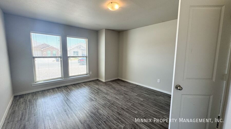 Building Photo - 2134 N Texas Ave