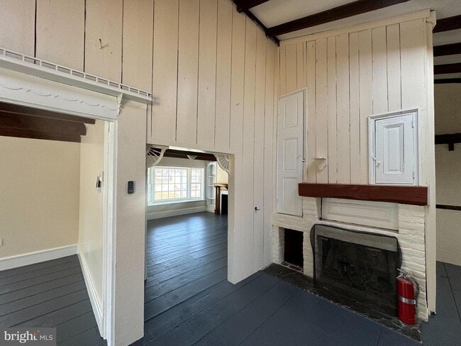 Building Photo - 25 Main St