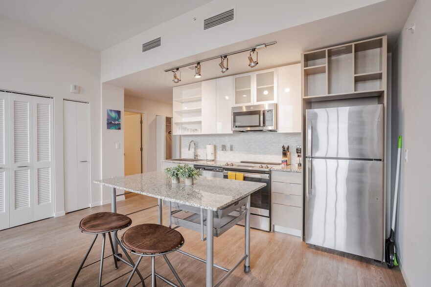 Building Photo - 9-JAN-JAN E 4th St