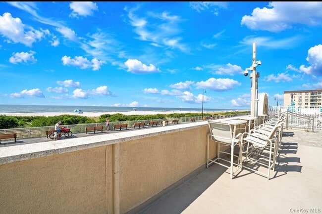 Building Photo - 360 Shore Rd