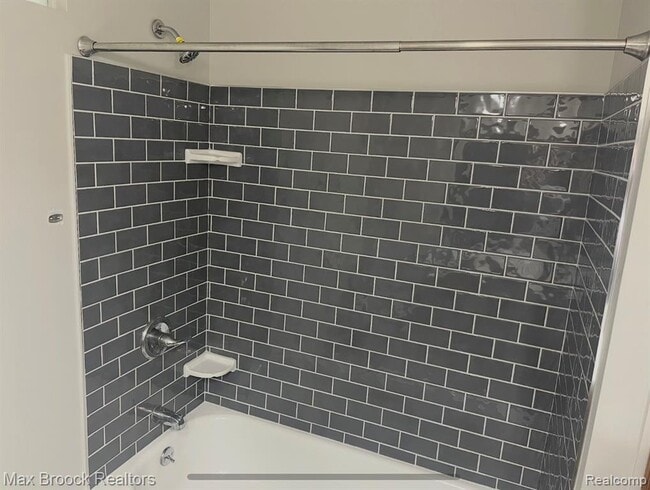 Building Photo - 1102 Davenport Dr