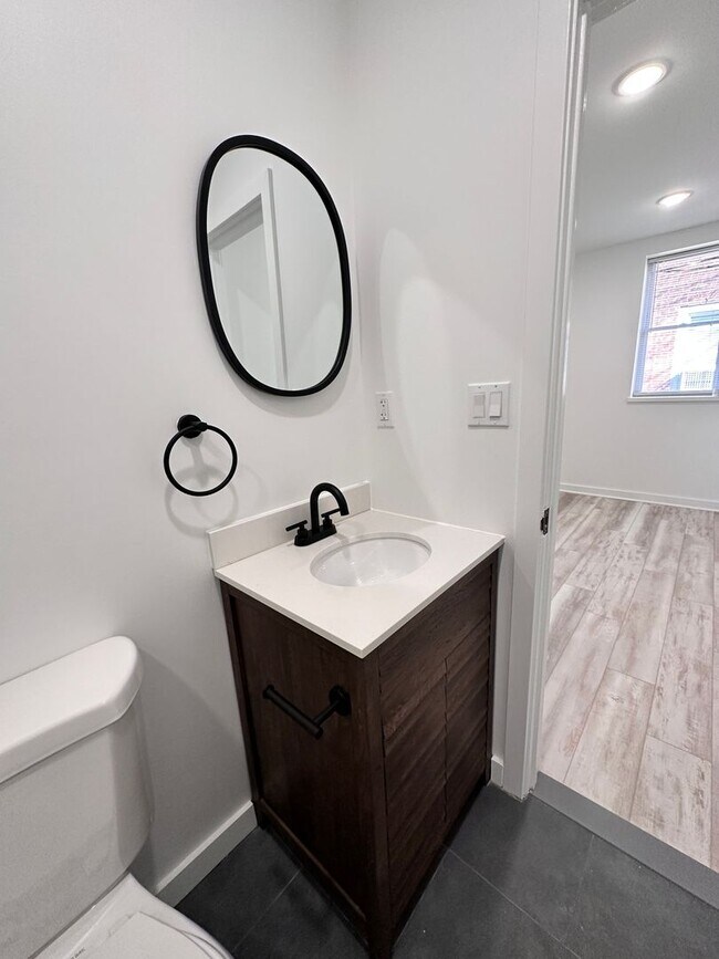 Building Photo - Renovated 2BR/2BA w/ Private Yard, Porch & In-Unit Laundry