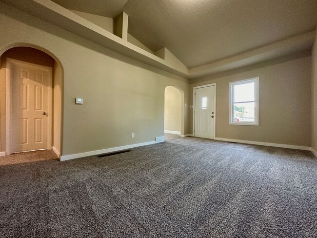 Building Photo - 2 Bedroom with Bonus Room Near Fairgrounds
