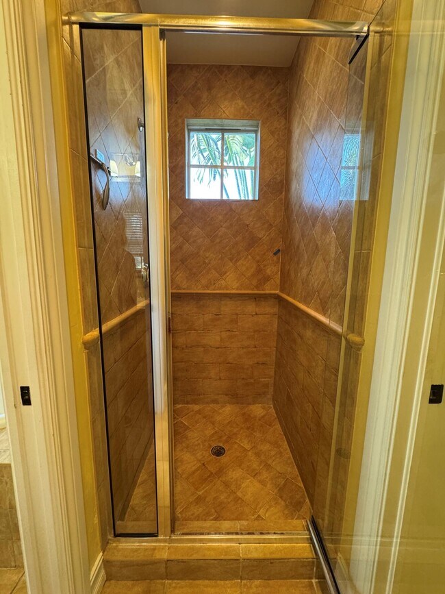 Building Photo - 304 W Mallory Cir