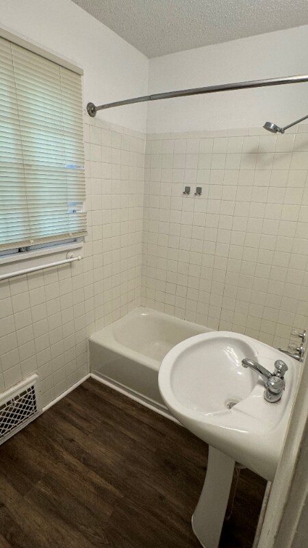 Building Photo - 707 Litchfield N