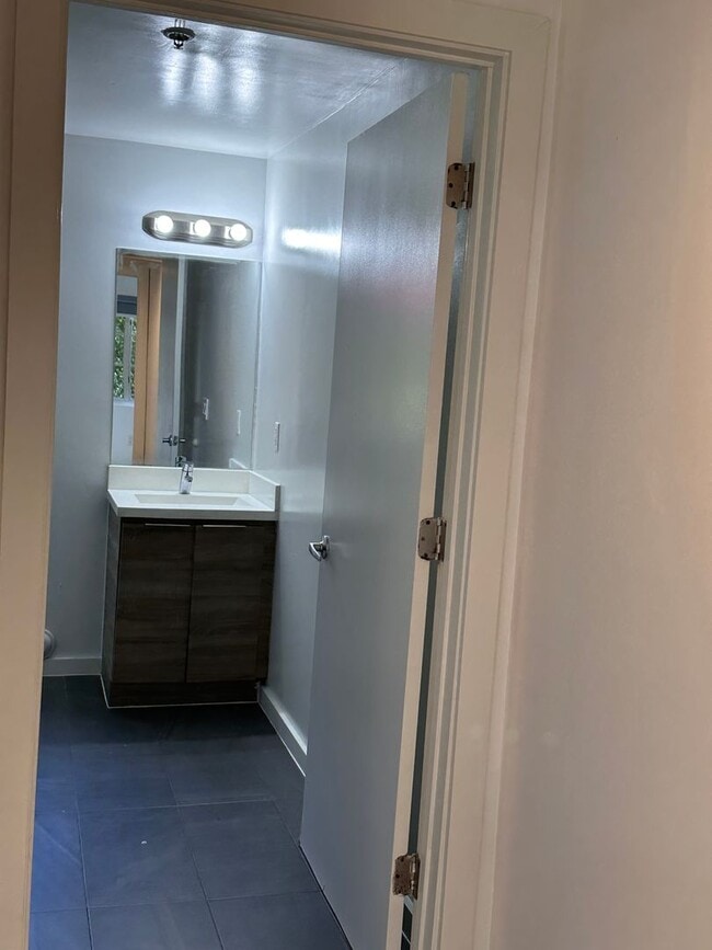 Building Photo - BRAND NEW 1BD APT IN THE HEART OF ART DECO