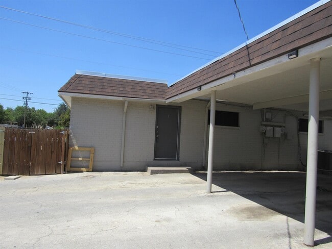 Building Photo - 2401 E Frost St