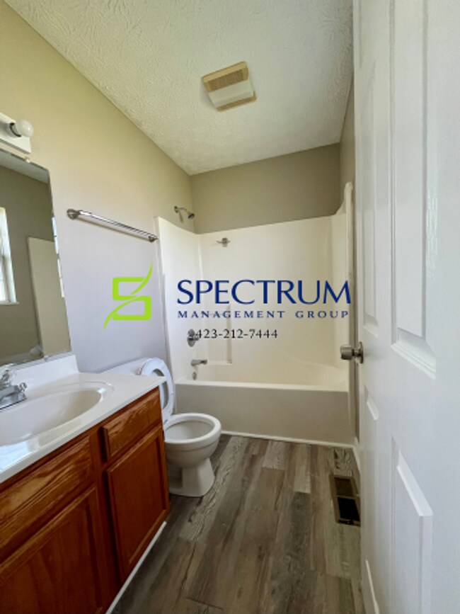 Building Photo - Now accepting applications - Large 4 bedroom 2 bath single family home Dandridge, TN