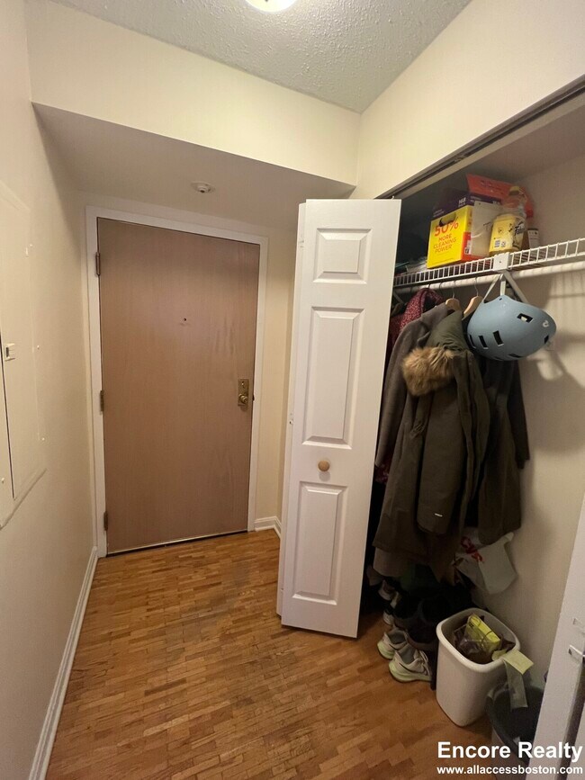 Building Photo - 345 Franklin St