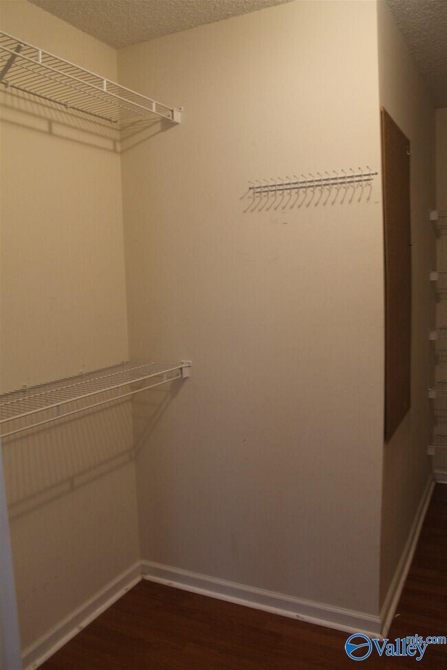 Building Photo - 117 Bambi Ln