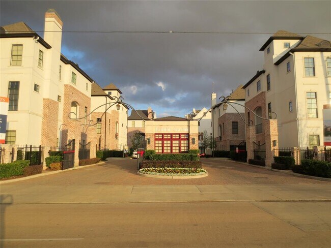 Building Photo - 2033 Fannin St