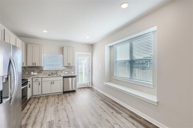 Building Photo - 2233 Rocoso Trl