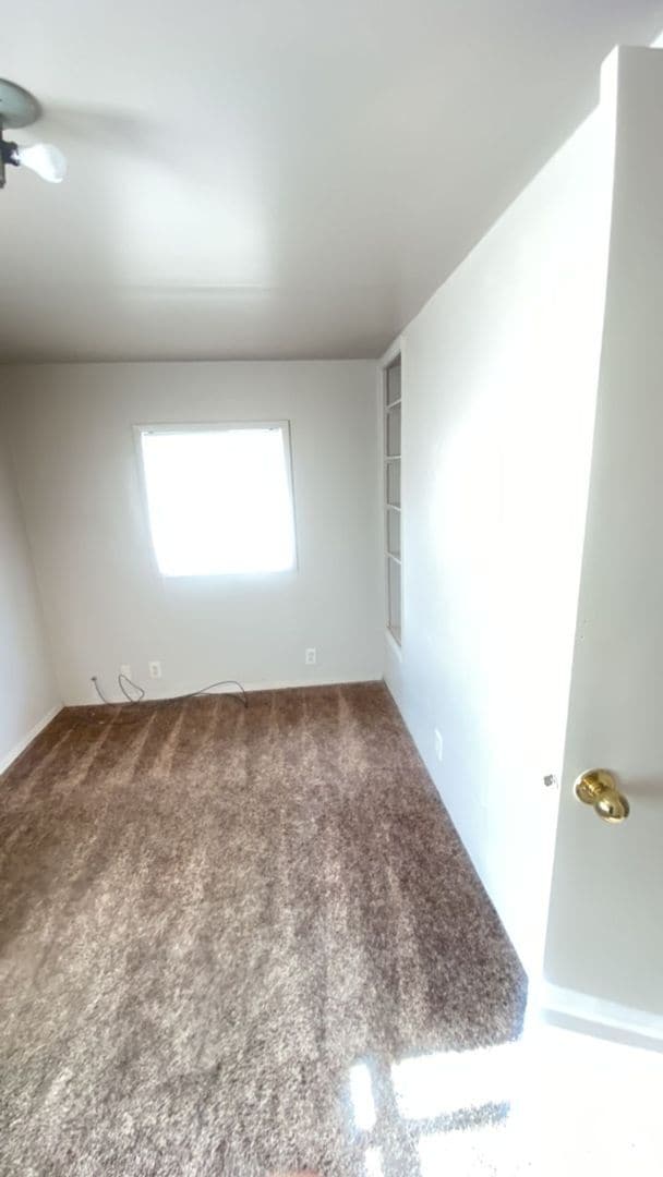 Building Photo - Cozy Home