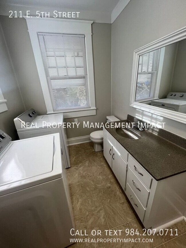 Building Photo - 211 E 5th St