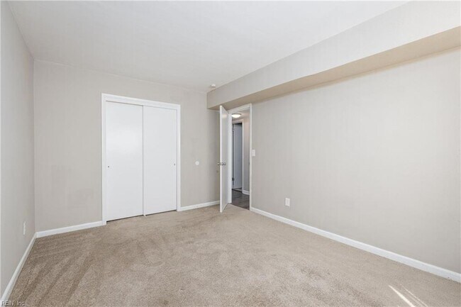 Building Photo - 1226 Little Bay Ave