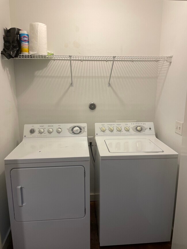 Washer/Dryer - 2715 Chenevert St