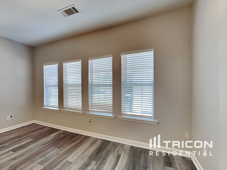 Building Photo - 606 Brookwater Dr