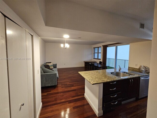 Building Photo - 20000 E Country Club Dr