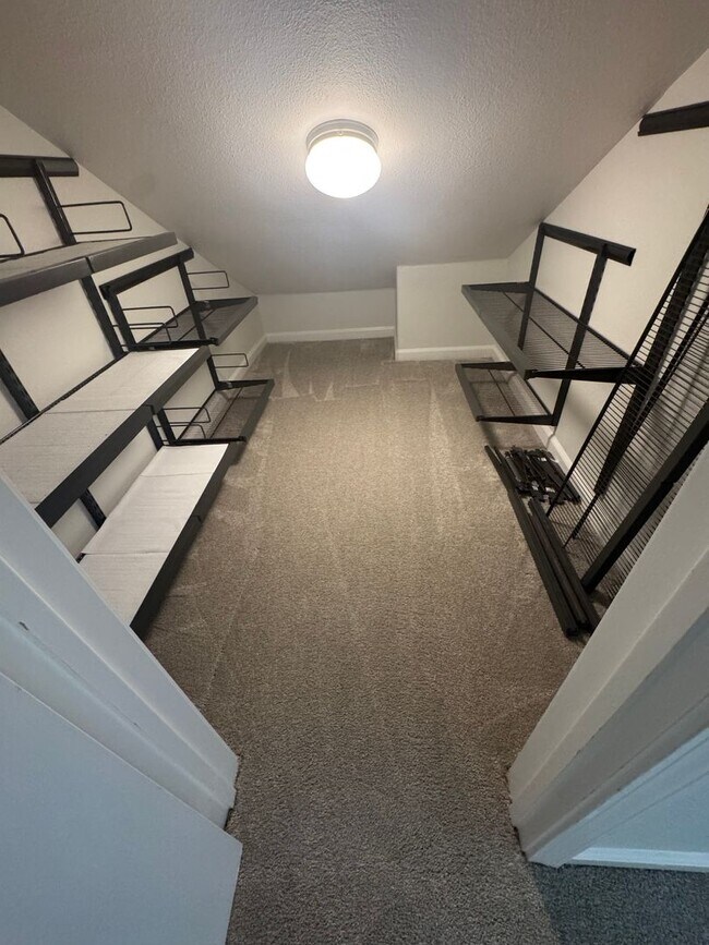 Building Photo - 2 bedroom | 2 bathroom | Upstairs loft | L...