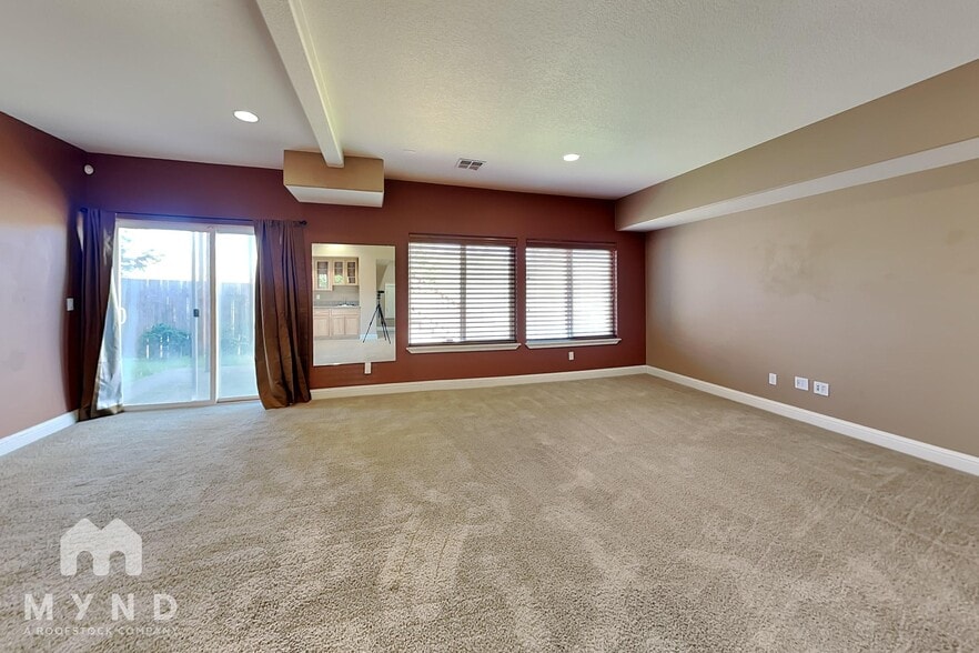 Building Photo - 18002 NE 37th St