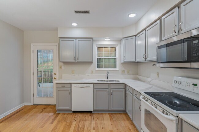 Building Photo - 8815 Brucewood Ln