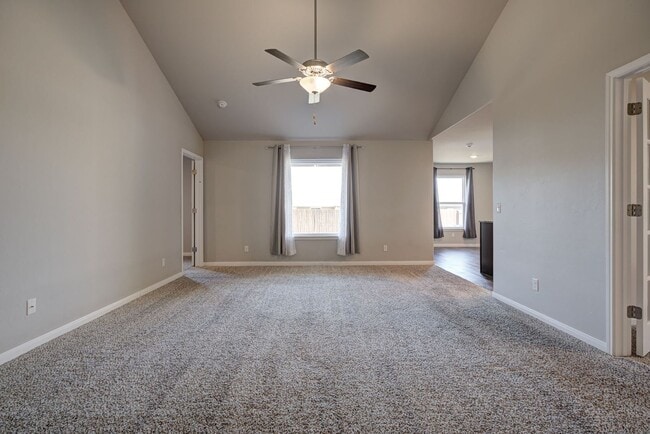 Building Photo - $500 Off the First Full Months Rent!!