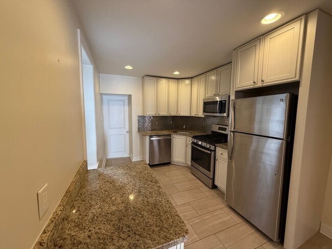 Building Photo - Charming Brick Rowhome Brewerytown